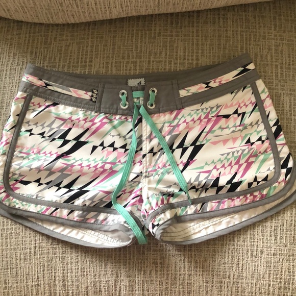 Miss Mad Volcom Shorts - Picture 3 of 8